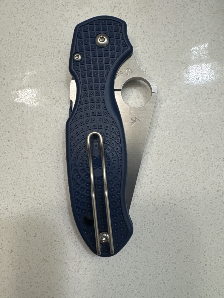 Selling a Spyderco Para 3 Lightweight featuring Spyderco's proprietary SPY27 cobalt-enriched stainless steel.