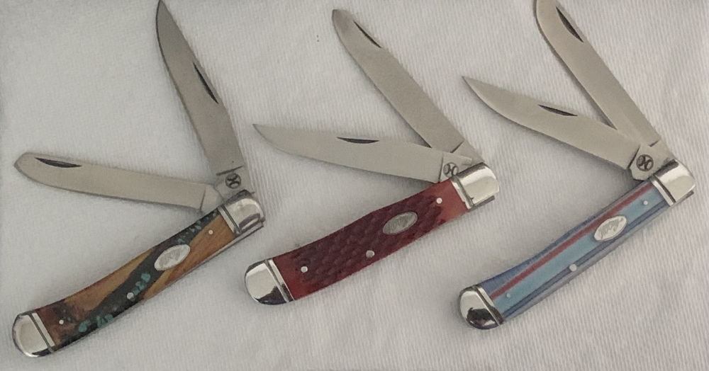 Hooey branded pocket knives