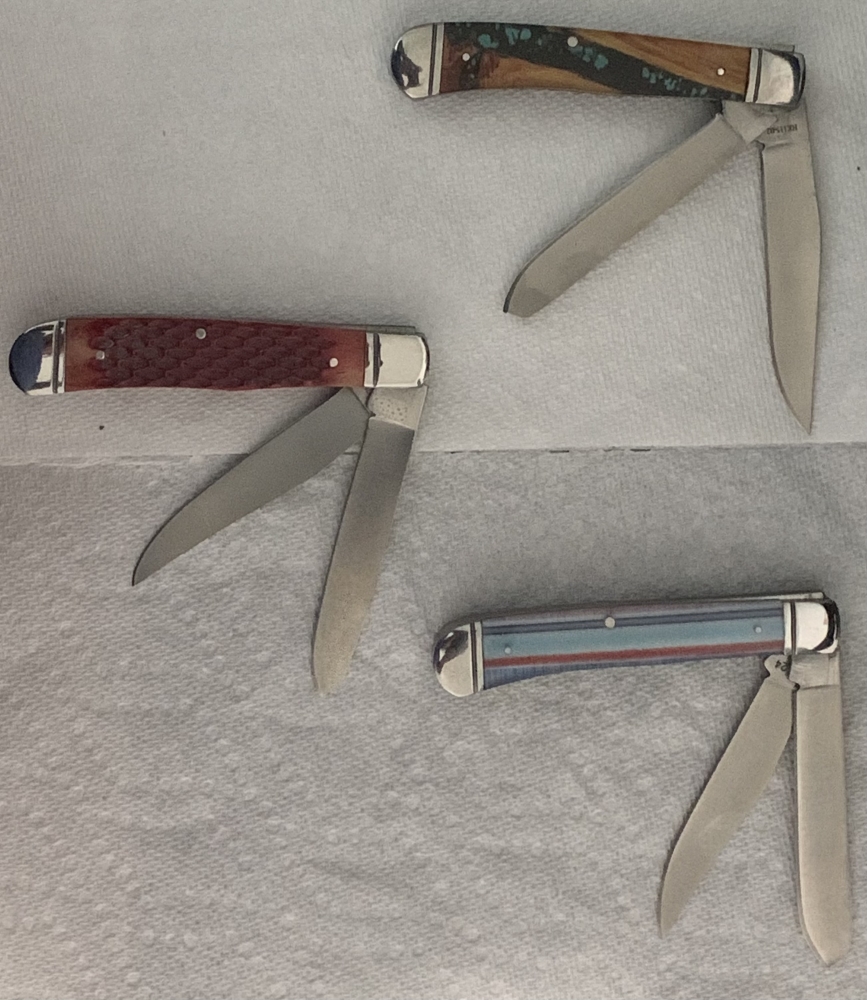 Hooey branded pocket knives