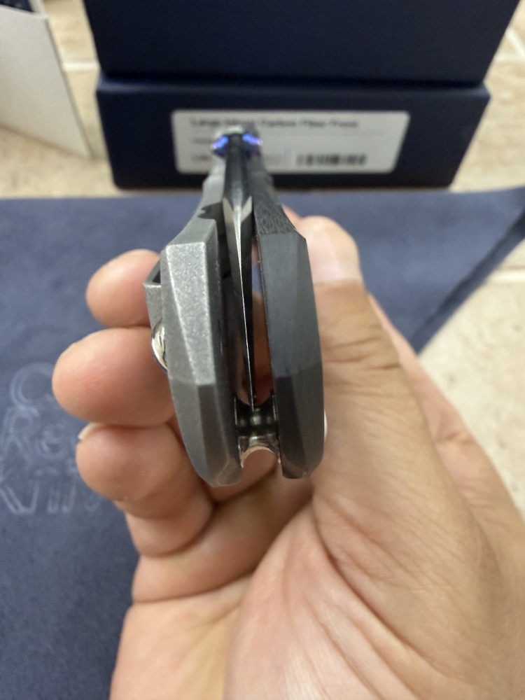 Knife Art Exclusive Large Inkosi Black Carbon Fiber
