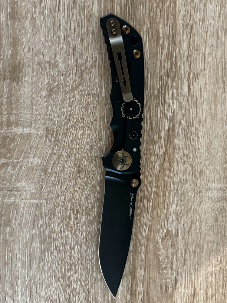 Spartan Blades Harsey Folder Black/Gold Plague Doctor Magnacut