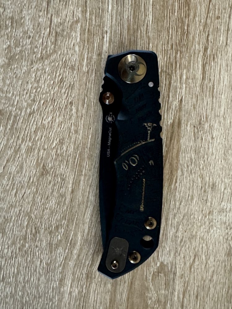 Spartan Blades Harsey Folder Black/Gold Plague Doctor Magnacut