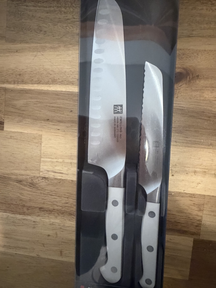 ZWILLING Pro 2-Piece Knife Set 7” Santoku & 5” Serrated Utility Knife White Hand