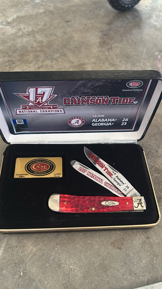 Multiple Collectible Case Knives