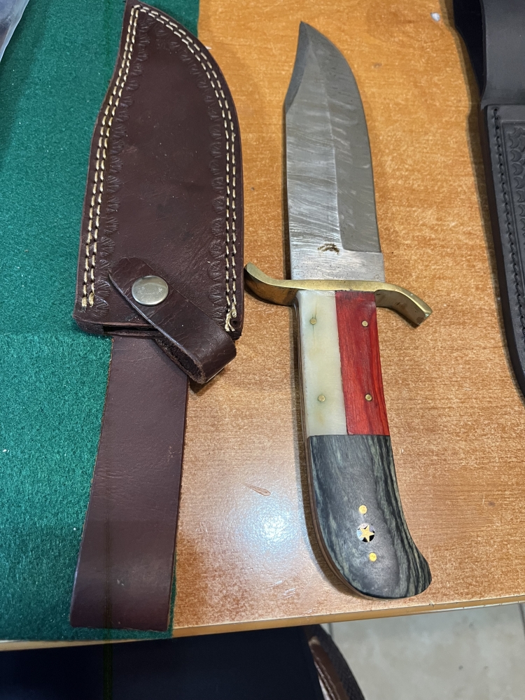 fixed  blade damascus with sheath