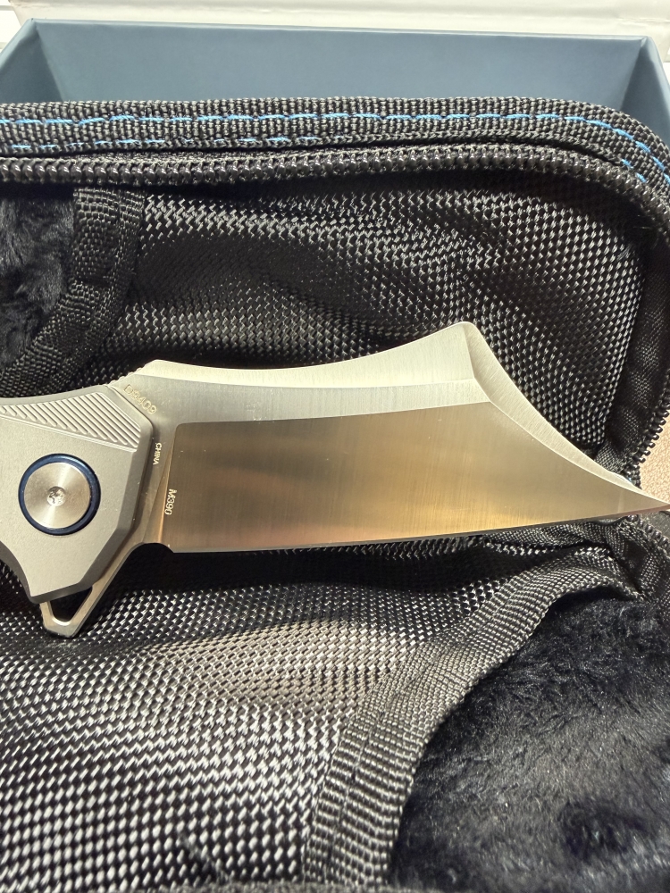 Dreamtech Flipper Crossbar Lock Gray Ti/Black CF (3.25\" Satin) D9409G-OPEN BOX
