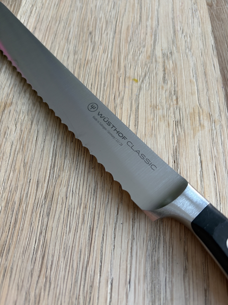 Wusthof Classic 20cm serrated bread knife