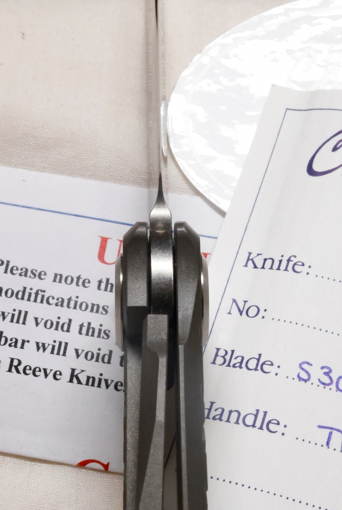 CHRIS REEVE UMNUMZAAN- Preowned, gently used, well maintained- OWN this knife TODAY- LOW PRICE!