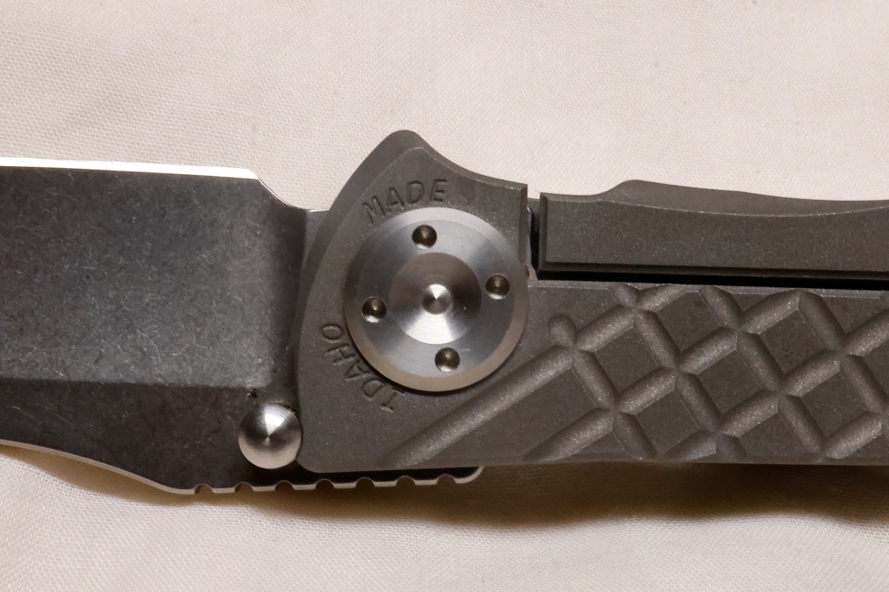 CHRIS REEVE UMNUMZAAN- Preowned, gently used, well maintained- OWN this knife TODAY- LOW PRICE!