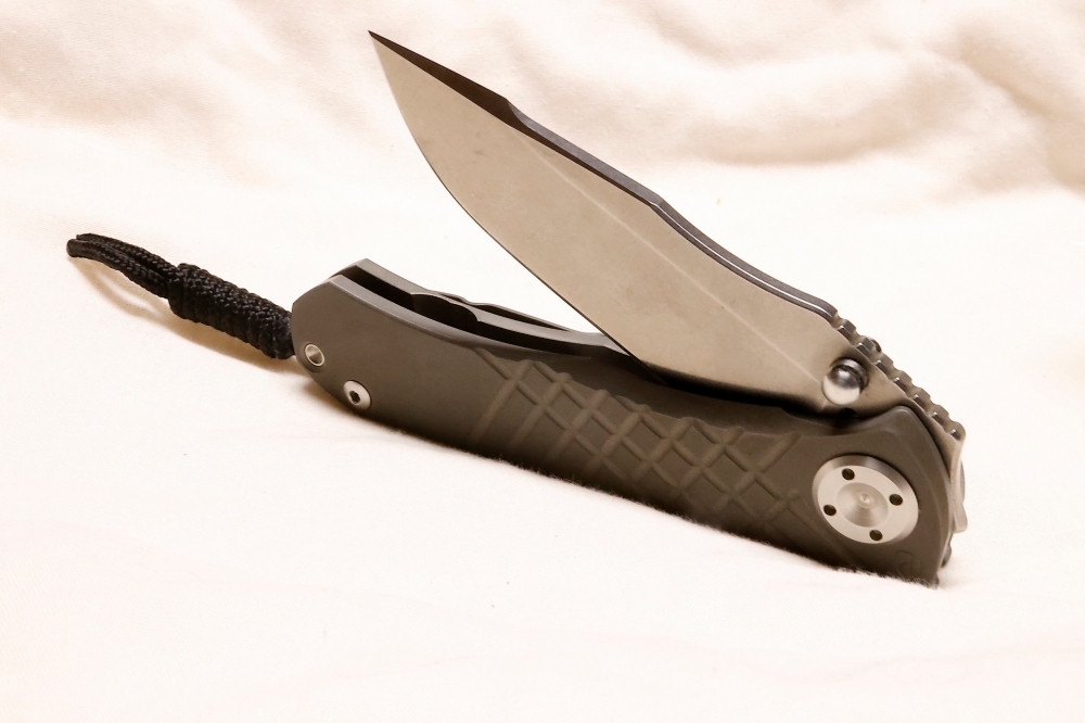 CHRIS REEVE UMNUMZAAN- Preowned, gently used, well maintained- OWN this knife TODAY- LOW PRICE!