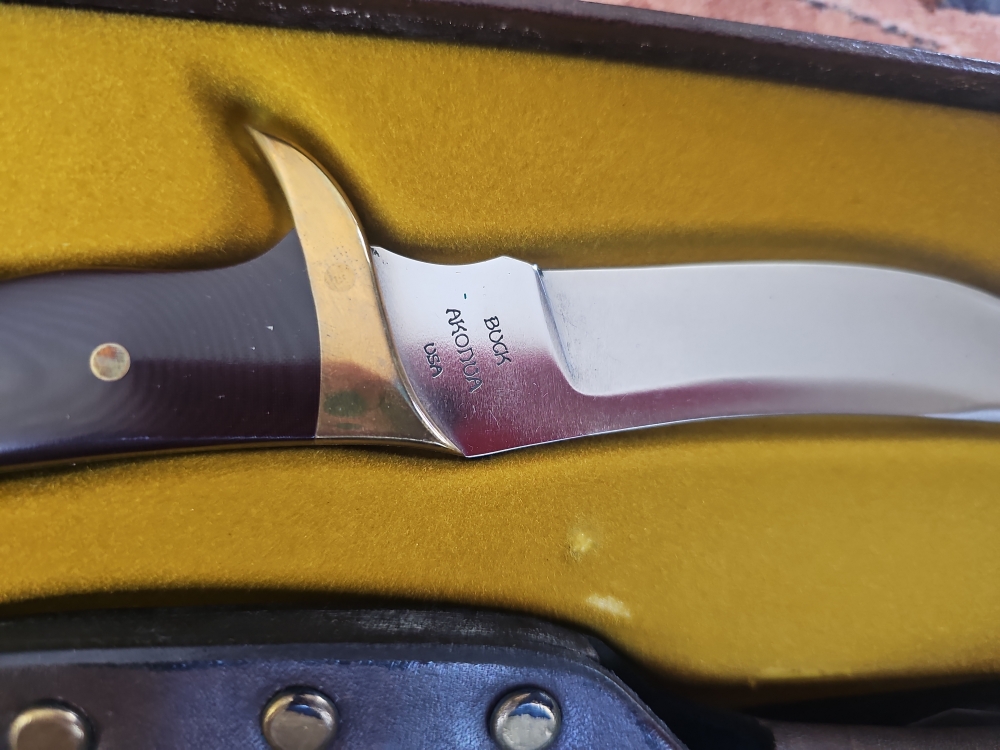  RARE! 1st variant  1972 BUCK AKONUA model 402