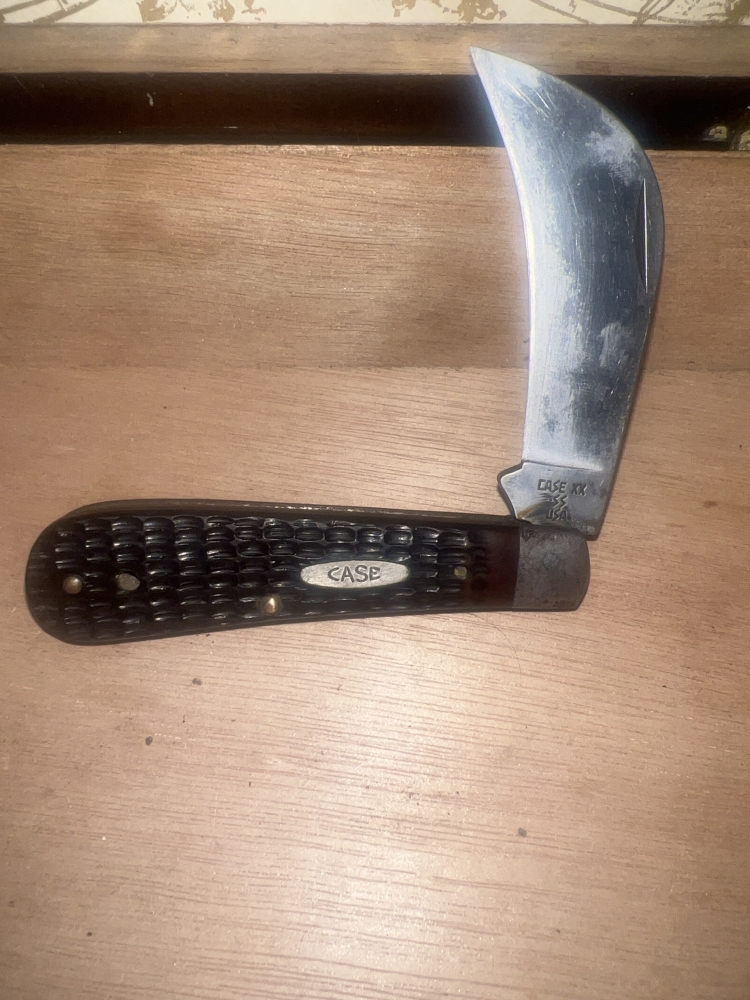 1988 case double X •ss USA 61011  hawkbill/ pruner closed 4 in open 7 in over all( 3in blade) has been used  a lil  tarnish on it. But overall, in pretty good shape to be out of the box with list pictures.