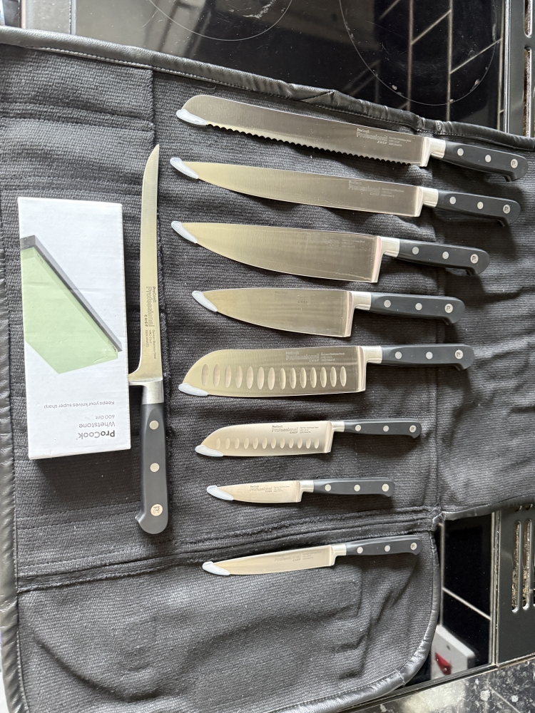 ProCook Professional X50 Chef Knife Set + Filleting Knife & Whetstone – UNUSED