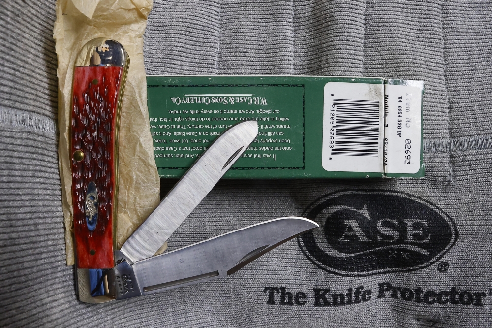 Very hard to find CASE TRAPPER! Add this RARE CASE TRAPPER to your CASE collection today!!