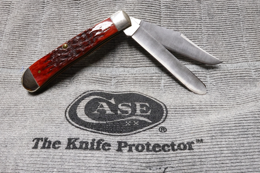 Very hard to find CASE TRAPPER! Add this RARE CASE TRAPPER to your CASE collection today!!