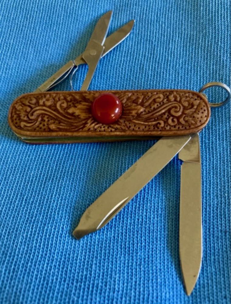 Custom Carved Victorinox \"Classic SD\" Swiss Army Knife Carved Collectors Pocketknife embedded with a CARNELIAN semi-precious Gemstone… (58mm / Global/European MPN 0.6223) 