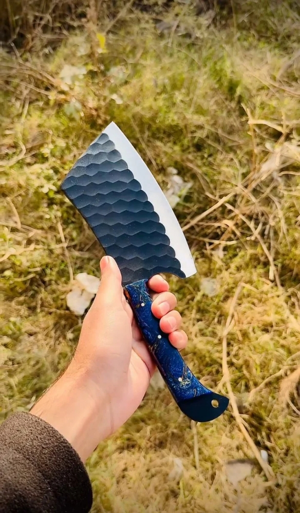 🏷️ Product Name  Premium Damascus Kitchen Knife Set – Blue Resin &amp; Wood Handle  📝 Product Description  Upgrade your kitchen with this Premium Damascus Kitchen Knife Set, featuring beautifully patterned blades and unique blue resin &amp; natural wood