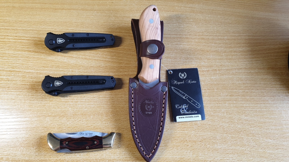 Miguel Nieto & Elite Force 4-Piece Knife Collection (Traveller, Caza, 2x EF111)