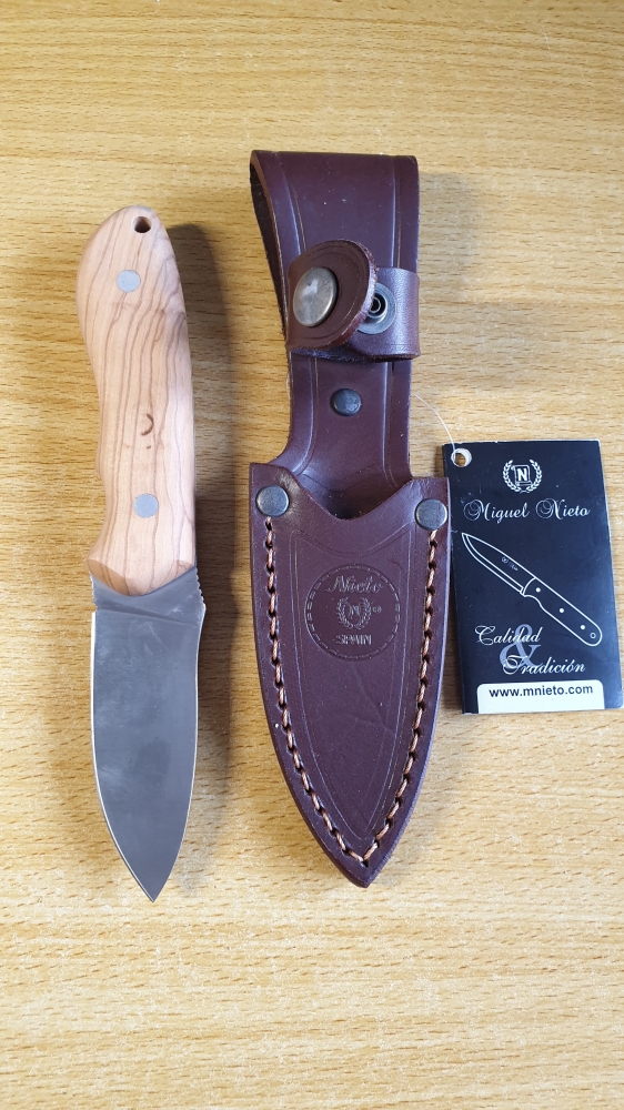 Miguel Nieto & Elite Force 4-Piece Knife Collection (Traveller, Caza, 2x EF111)