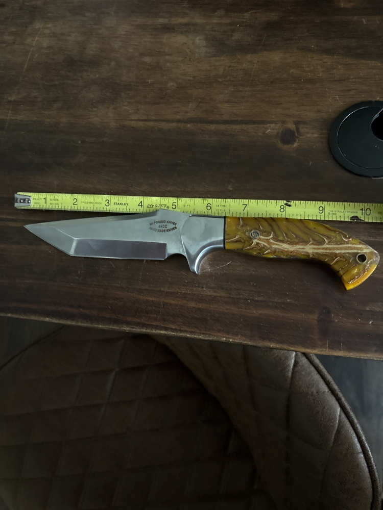 Hunting knife 