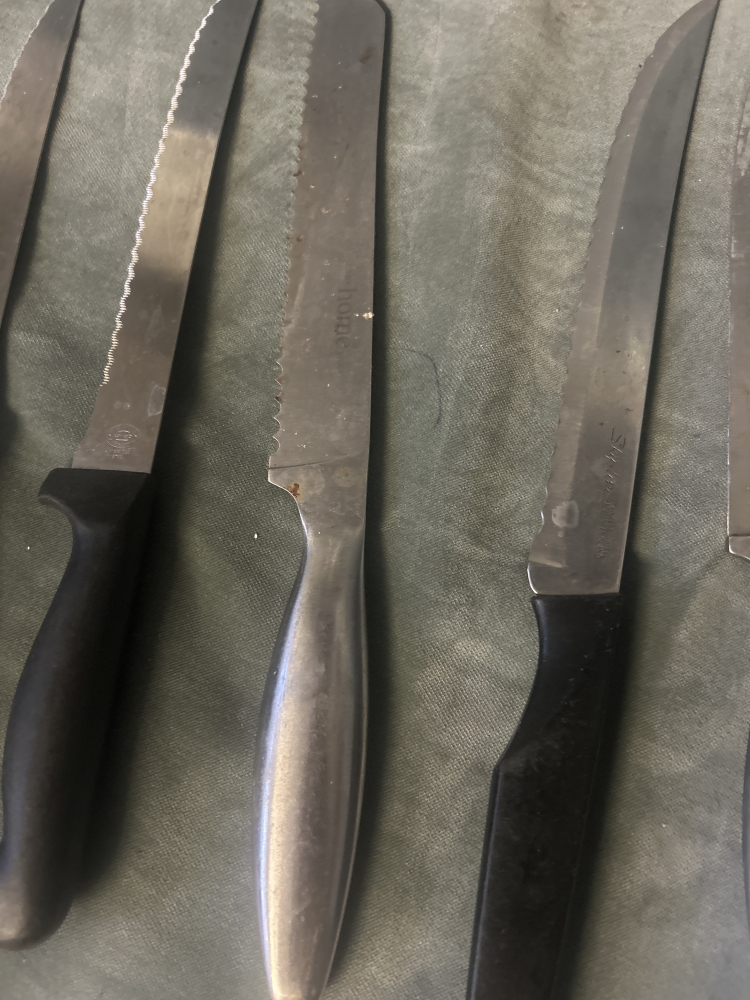 8 kitchen knives 