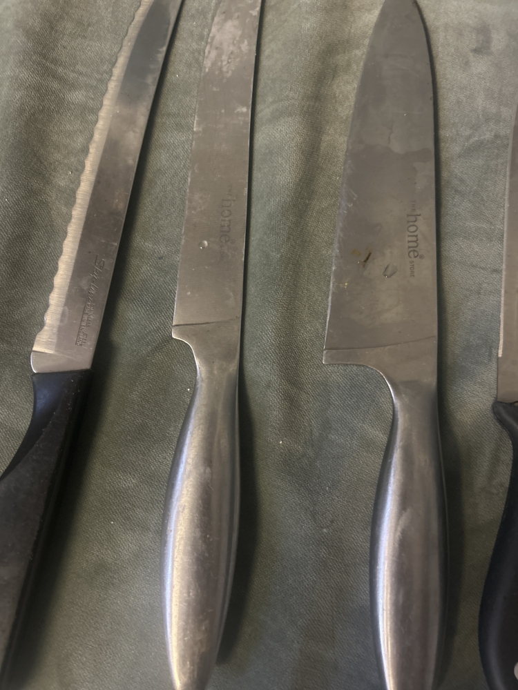 8 kitchen knives 