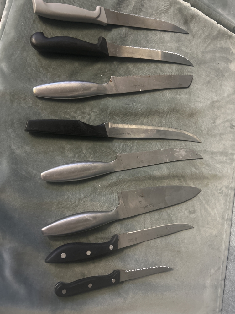 8 kitchen knives 