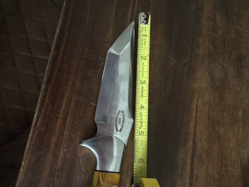 Hunting knife 