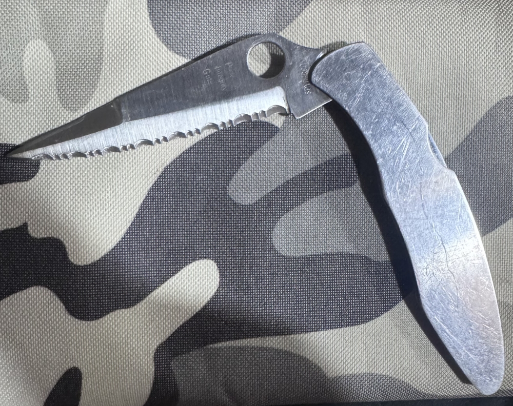 Spyderco Police \"P.I.G.\" rare variation of the first-gen Police (Model C07) produced in Seki City, Japan,1984 and 1986