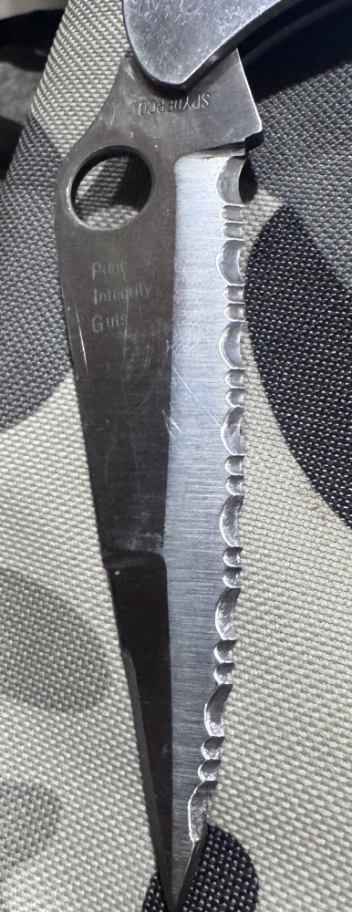 Spyderco Police \"P.I.G.\" rare variation of the first-gen Police (Model C07) produced in Seki City, Japan,1984 and 1986