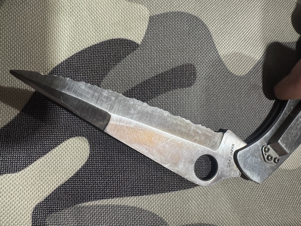 Spyderco Police \"P.I.G.\" rare variation of the first-gen Police (Model C07) produced in Seki City, Japan,1984 and 1986