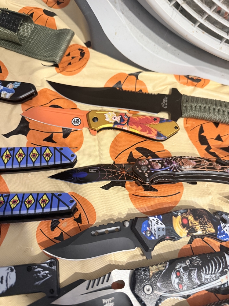 LOT of 46 Pocket Knives some light wear on only a few of them