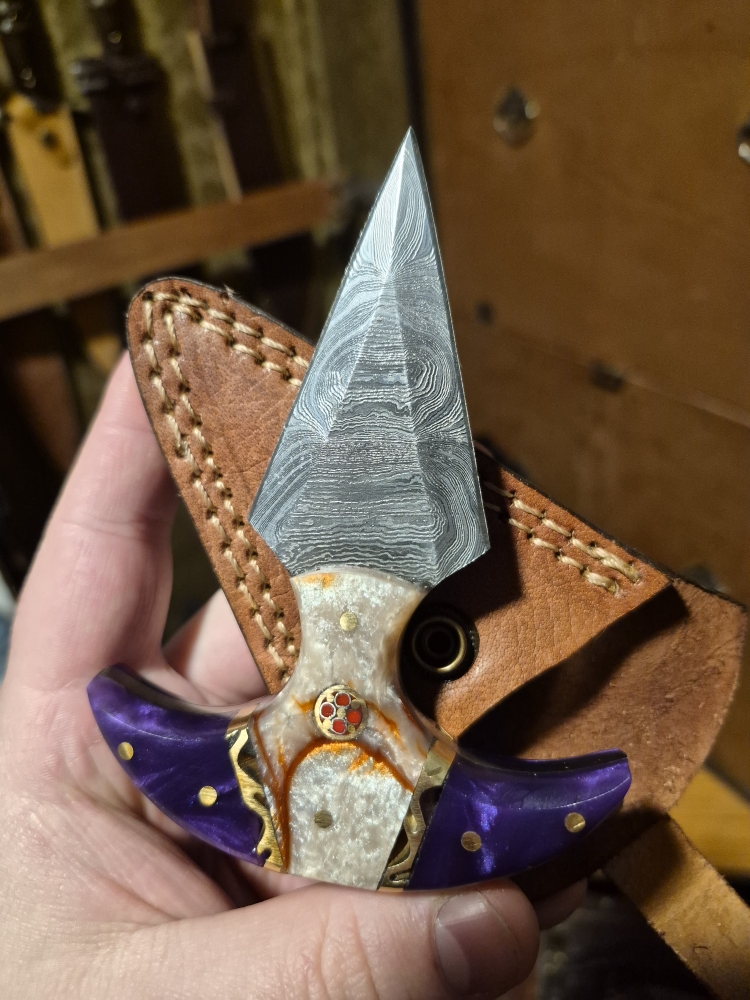 Custom Small Fixed Blade – Damascus Pattern – Resin Handle w/ Brass Accents – Leather Sheath