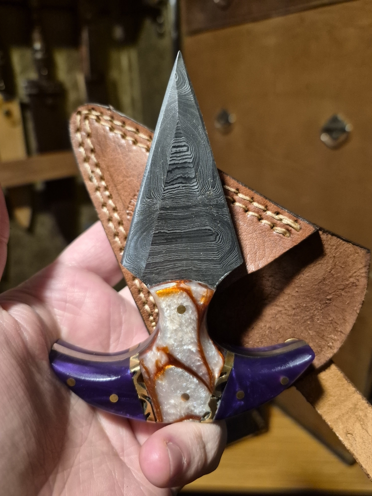 Custom Small Fixed Blade – Damascus Pattern – Resin Handle w/ Brass Accents – Leather Sheath