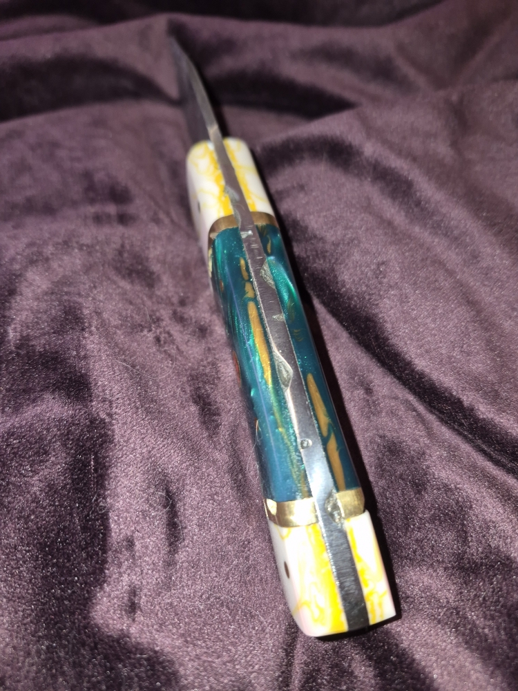 Custom Damascus Fixed Blade – Brass Inlay – Resin Handle – Ornate Mosaic Pin