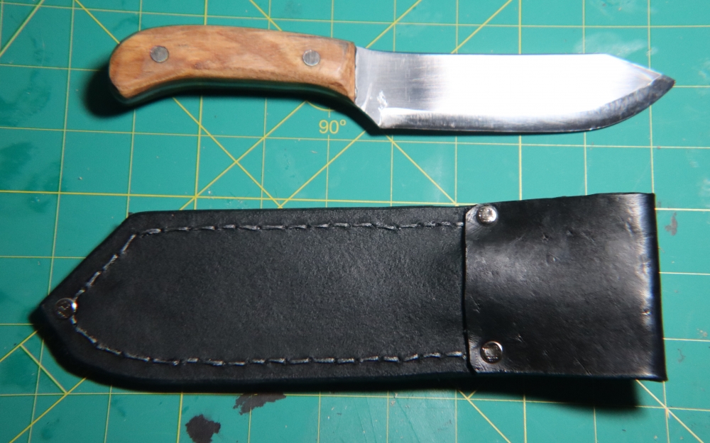 1095 Clip Point Hunter – Two-Tone Oak/Walnut w/ Black Leather Sheath