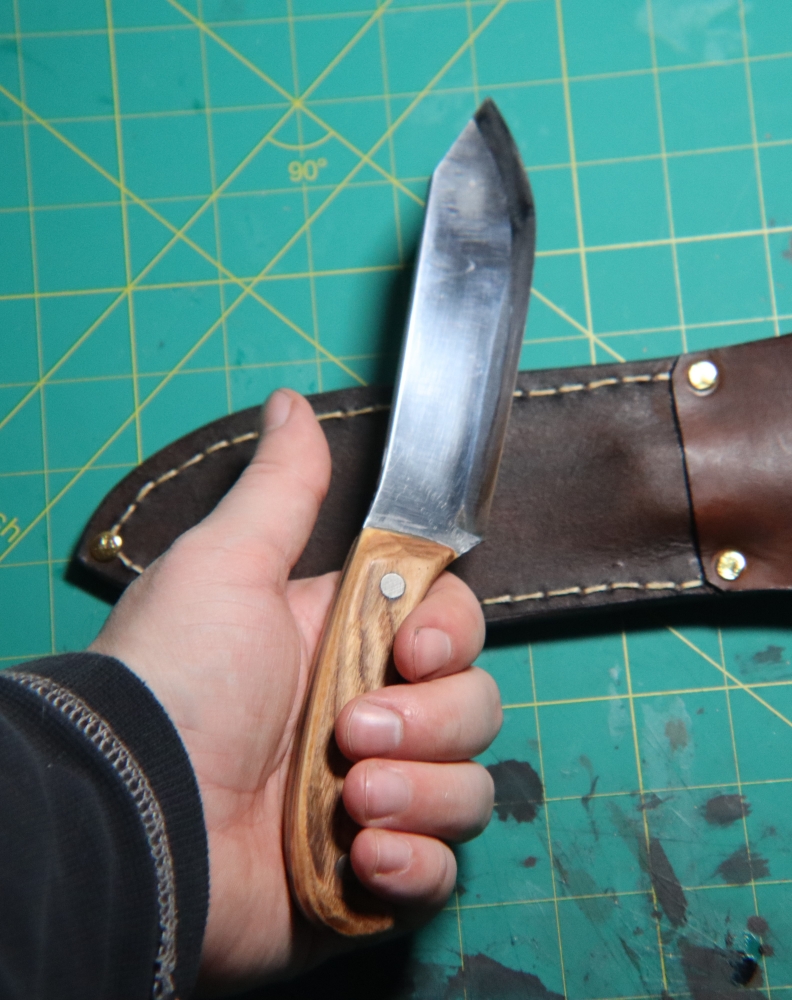 1095 Clip Point Hunter – Oak Handle w/ Brown Leather Sheath