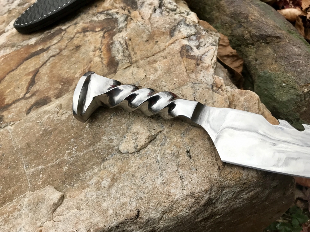 Serrated Fantasy Knife With Leather Sheath