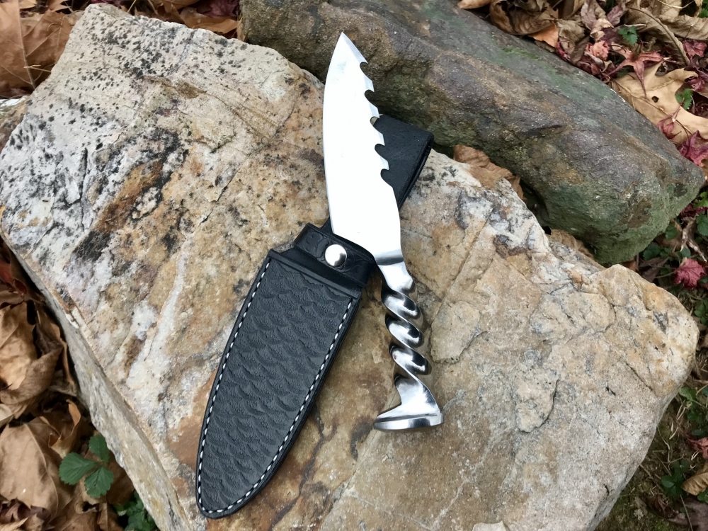 Serrated Fantasy Knife With Leather Sheath