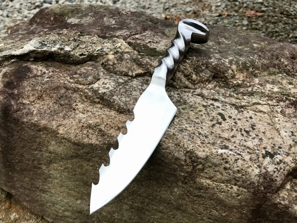Serrated Fantasy Knife With Leather Sheath