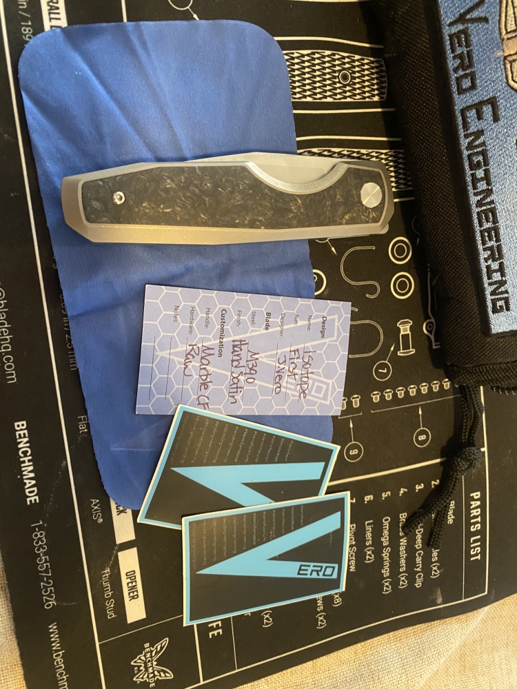 Vero Engineering Isotope Integral folder, Marble carbon fiber inlay, satin m390 blade