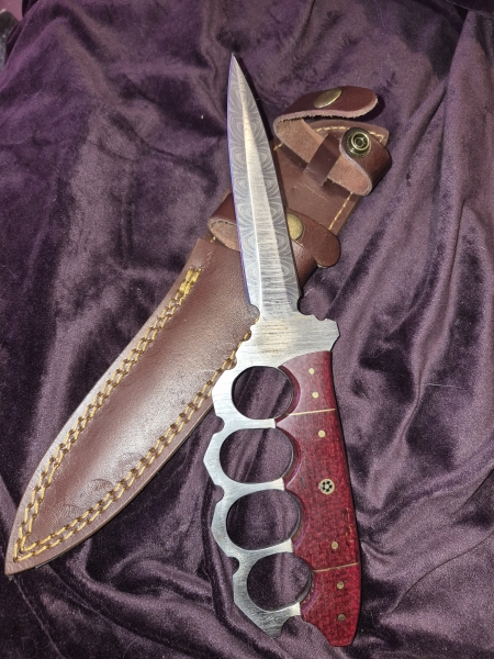Custom Fixed Blade – Historical-Style Replica – Damascus Pattern – Brass Knuckle Handle – Leather Sheath