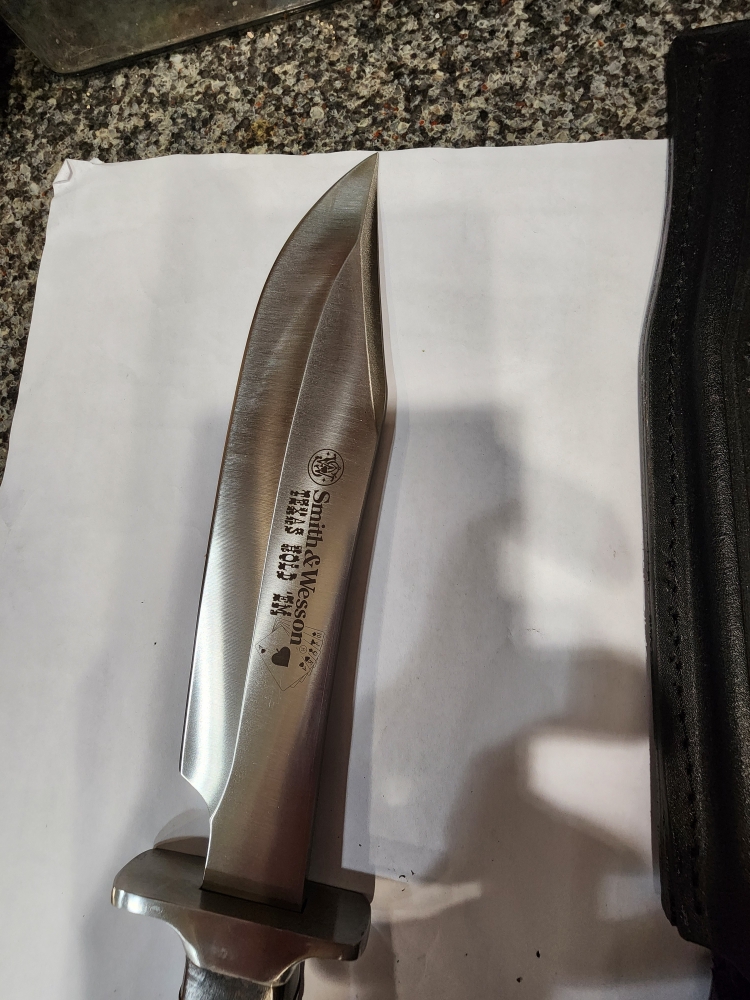 Smith &Wesson Limited Issue 16\" Bowie Texas Hold'em Knife with sheath original box