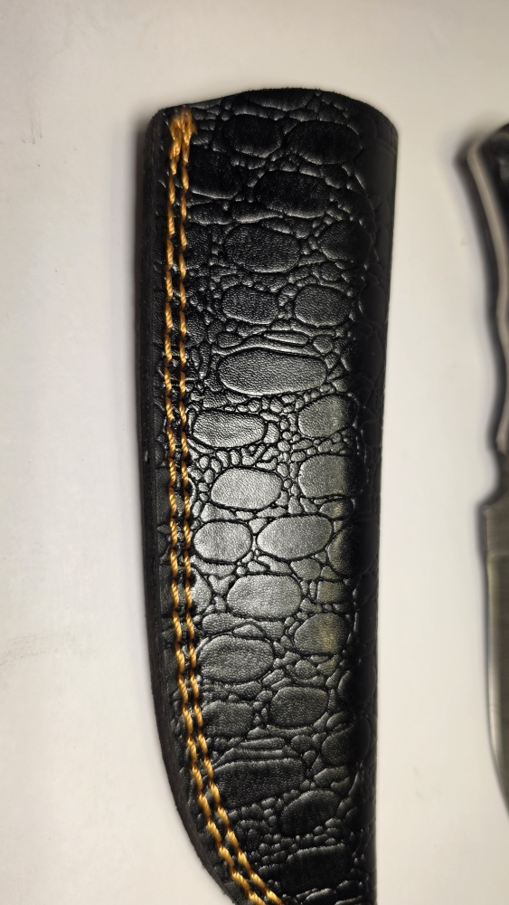 Damascus knife with wood handle