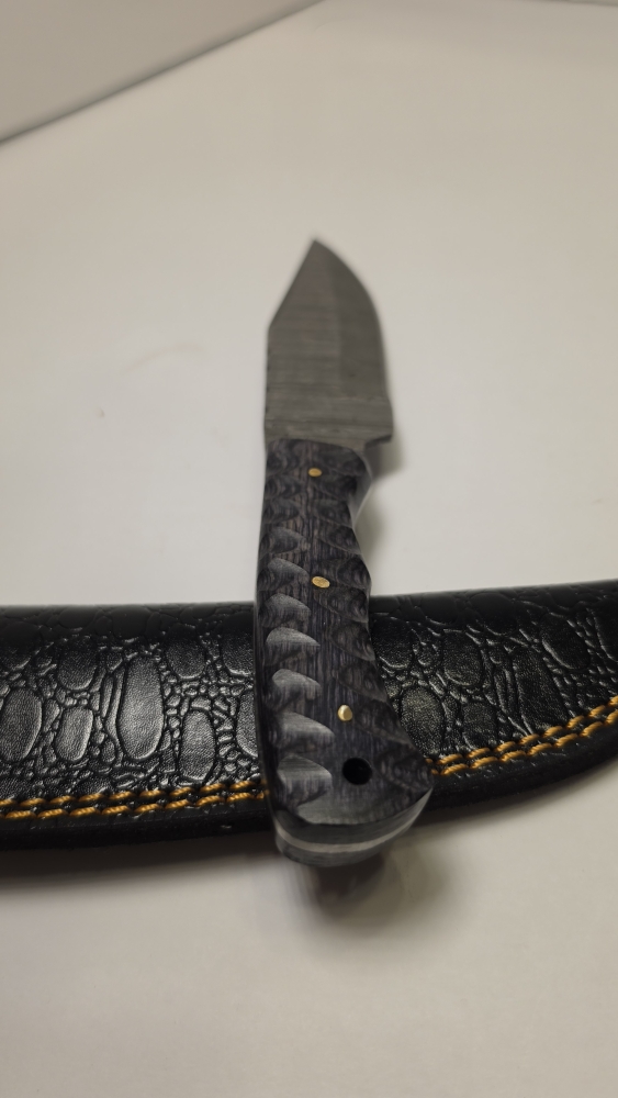 Damascus knife with wood handle