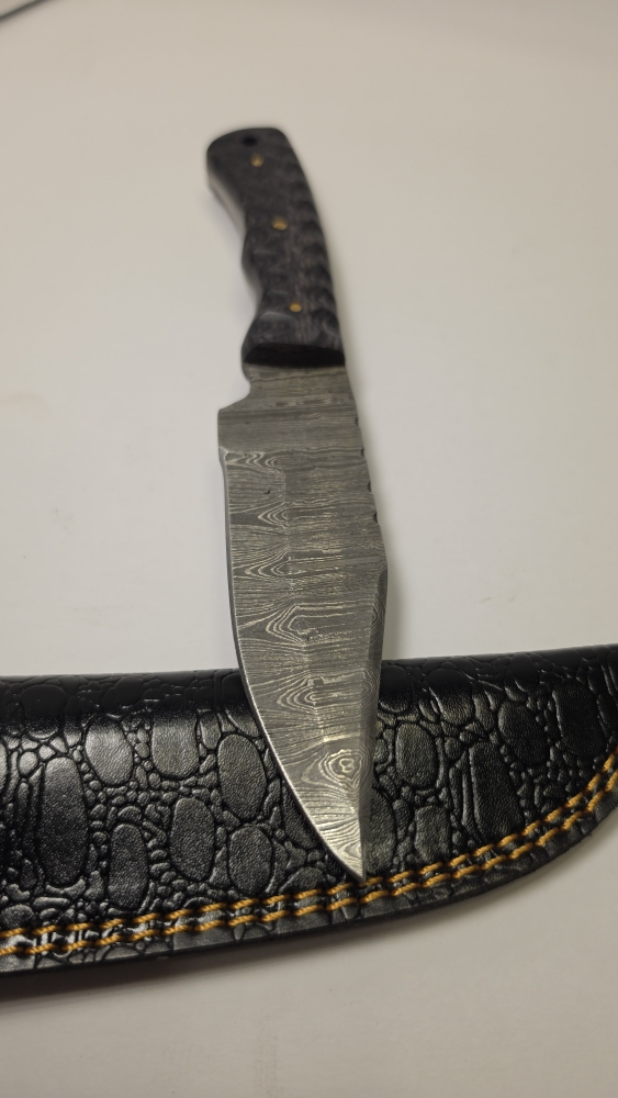 Damascus knife with wood handle