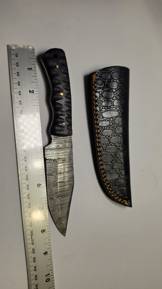 Damascus knife with wood handle