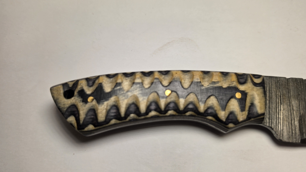 Damascus knife 