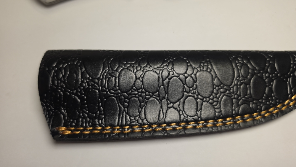 Damascus knife 