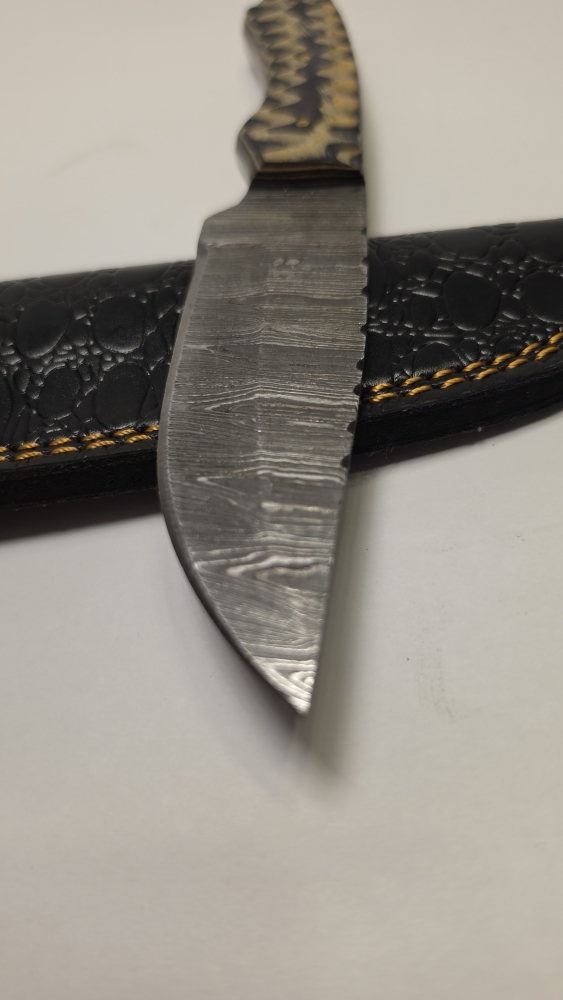 Damascus knife 